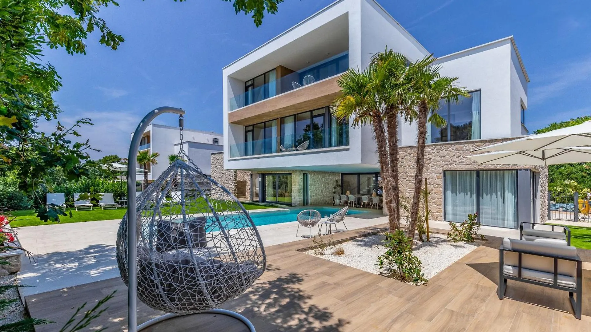 Brand New Design Villa With Sea View بومير