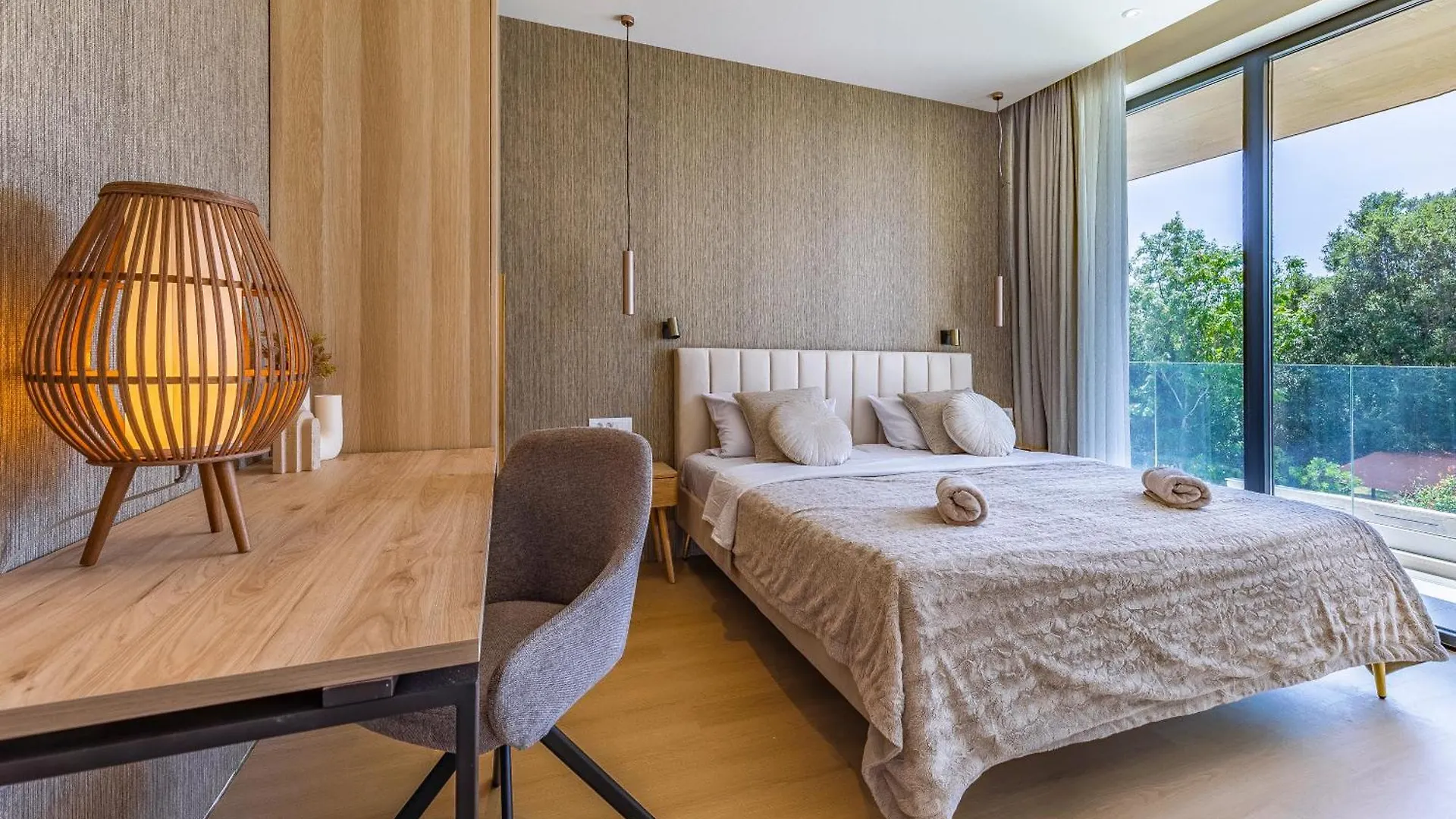 Brand New Design Villa With Sea View بومير