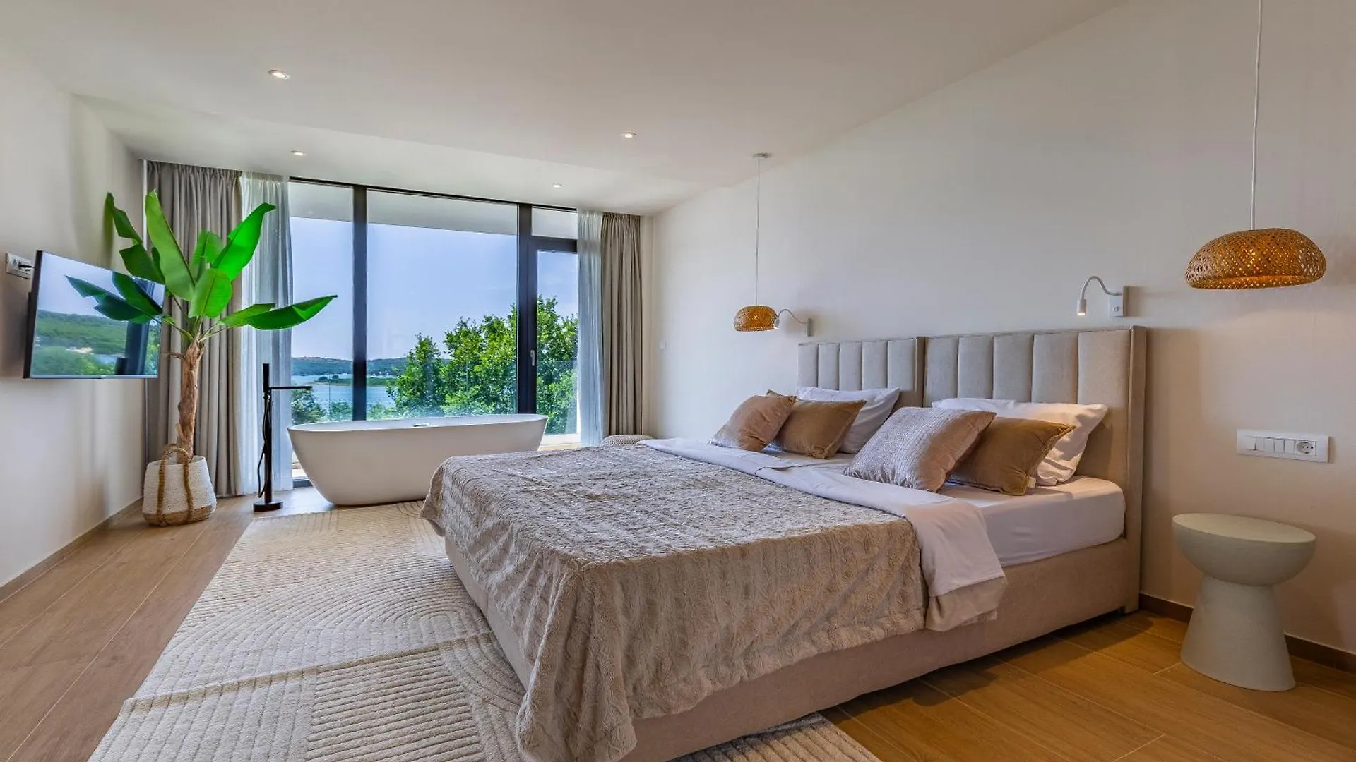 Brand New Design Villa With Sea View بومير