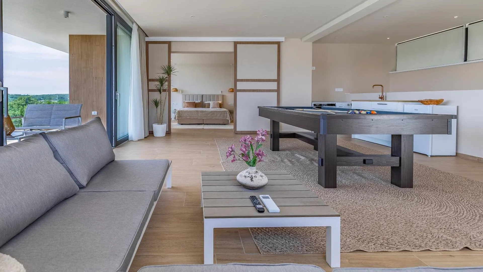 Brand New Design Villa With Sea View بومير